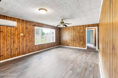 Living - 186 Sherry St, Eunice, LA 70535 photo 2 of 2