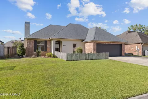 233 Barksdale Dr, Broussard, LA 70518