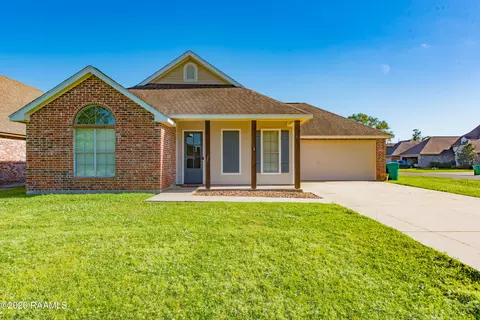 200 Oak Hill Ln, Youngsville, LA 70592