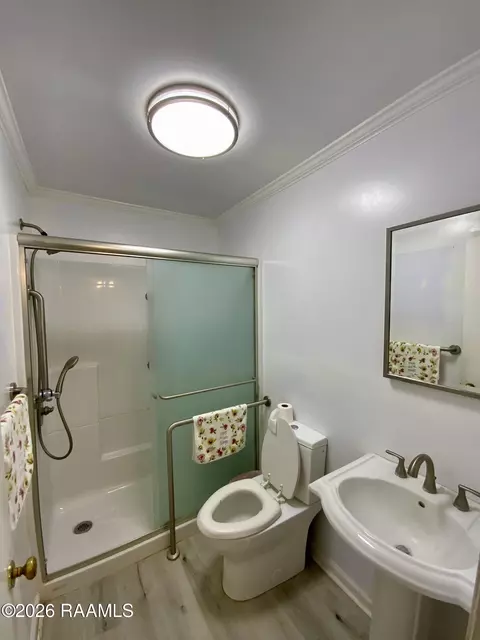 Bath - 2307 W Willow St, Scott, LA 70583 photo 1 of 1