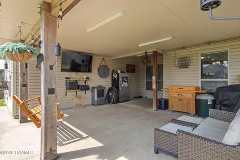 Exterior - 210 Broland Dr, Duson, LA 70529 photo 2 of 3