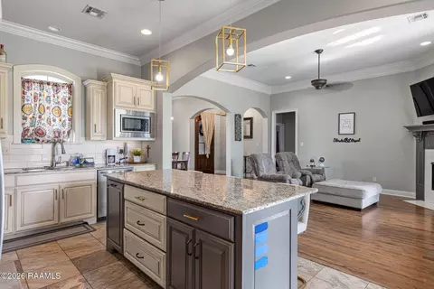 Kitchen - 207 Beringer Dr, Duson, LA 70529 photo 4 of 5