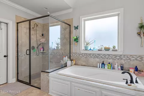 Bath - 207 Beringer Dr, Duson, LA 70529 photo 4 of 5