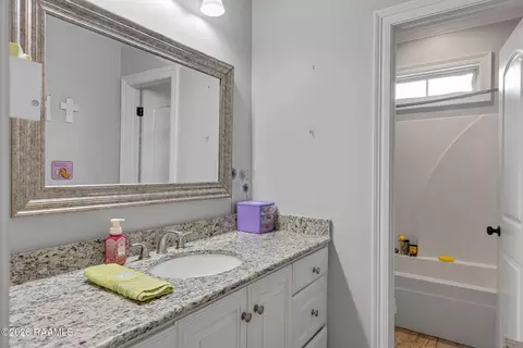 Bath - 207 Beringer Dr, Duson, LA 70529 photo 1 of 5