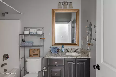 Bath - 207 Beringer Dr, Duson, LA 70529 photo 5 of 5