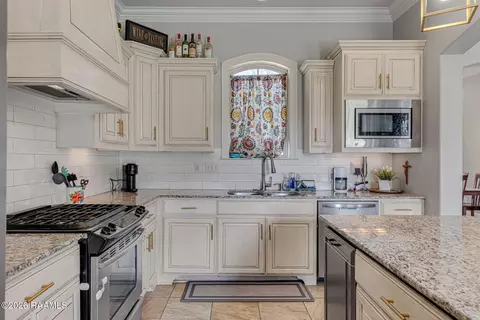 Kitchen - 207 Beringer Dr, Duson, LA 70529 photo 3 of 5