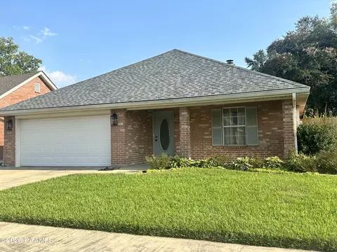 212 Cricklade Ct, Youngsville, LA 70592