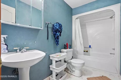 Bath - 126 Rye Cir, Scott, LA 70583 photo 1 of 2