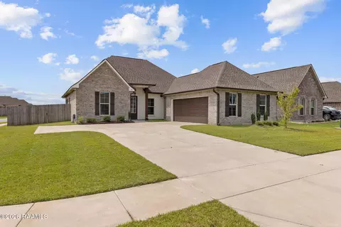 100 Fairdale Dr, Youngsville, LA 70592