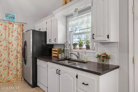 Kitchen - 205 Morningside Dr, Duson, LA 70529 photo 3 of 6