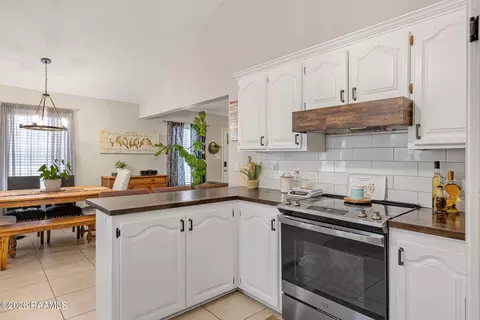 Kitchen - 205 Morningside Dr, Duson, LA 70529 photo 5 of 6