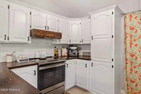Kitchen - 205 Morningside Dr, Duson, LA 70529 photo 4 of 6