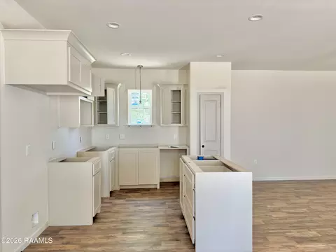 7019 Chandler Bluff Rd, Denham Springs, LA 70706