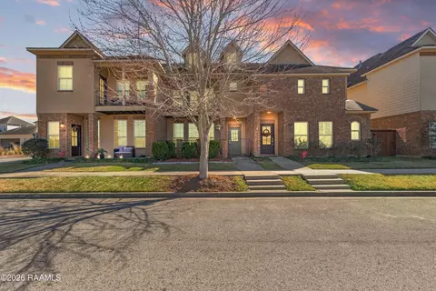 102 Stonehurst Dr, Youngsville, LA 70592