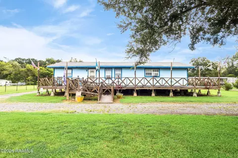 1054 Pointe Claire Dr, Saint Martinville, LA 70582