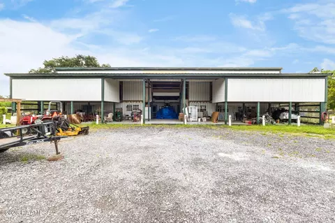 1054 Pointe Claire Rd, Saint Martinville, LA 70582