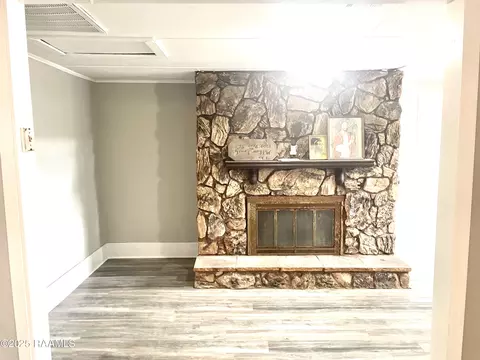 Living - 1700 Pine St, Franklin, LA 70538 photo 1 of 8