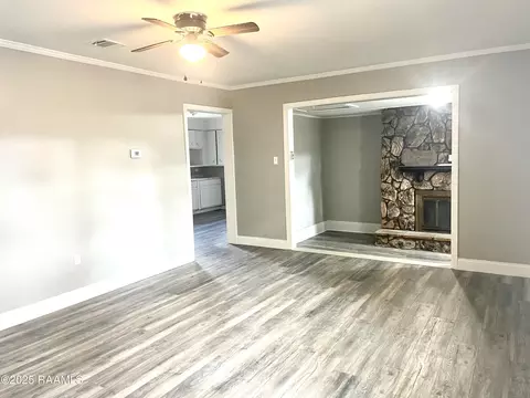 Living - 1700 Pine St, Franklin, LA 70538 photo 7 of 8