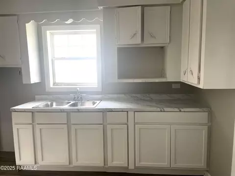 Kitchen - 1700 Pine St, Franklin, LA 70538 photo 1 of 1