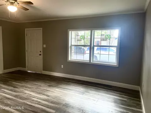 Living - 1700 Pine St, Franklin, LA 70538 photo 8 of 8