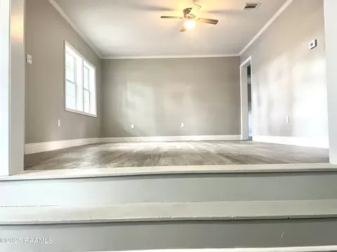 Living - 1700 Pine St, Franklin, LA 70538 photo 3 of 8