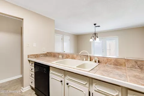 Kitchen - 3500 E Simcoe St #25, Lafayette, LA 70501 photo 4 of 4
