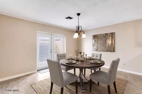 Dining - 3500 E Simcoe St #25, Lafayette, LA 70501 photo 2 of 2