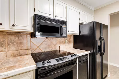 Kitchen - 3500 E Simcoe St #25, Lafayette, LA 70501 photo 3 of 4