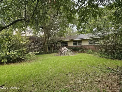 245 Oak Dr, Saint Martinville, LA 70582