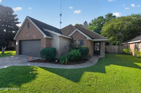 204 Quiet Meadows Dr, Youngsville, LA 70592