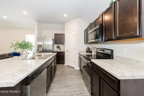 Kitchen - 18414 Fox Hollow Loop, Hammond, LA 70401 photo 1 of 3