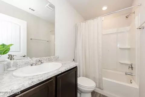 Bath - 18414 Fox Hollow Loop, Hammond, LA 70401 photo 2 of 2