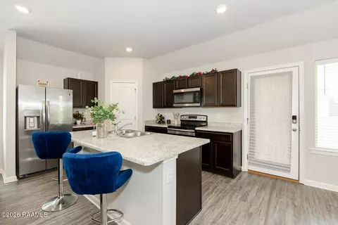 Kitchen - 18414 Fox Hollow Loop, Hammond, LA 70401 photo 2 of 3