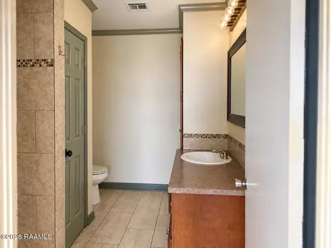 Bath - 616 E Putnam St, Erath, LA 70533 photo 1 of 2
