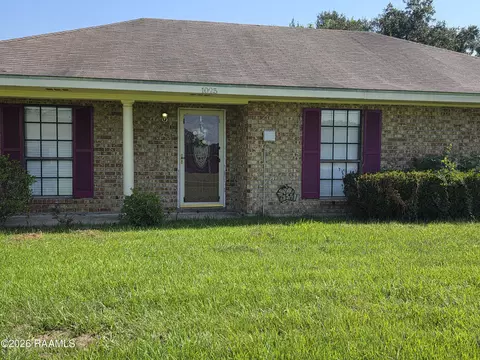 1025 Sugarland Dr, Breaux Bridge, LA 70517