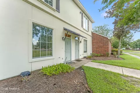 4000 Lake Beau Pre Blvd #10, Baton Rouge, LA 70820