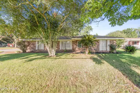 112 First St, Youngsville, LA 70592