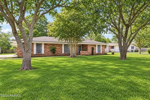 112 First St, Youngsville, LA 70592