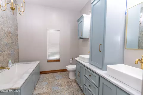 Bath - 4165 Johnson Hwy, Eunice, LA 70535 photo 2 of 5