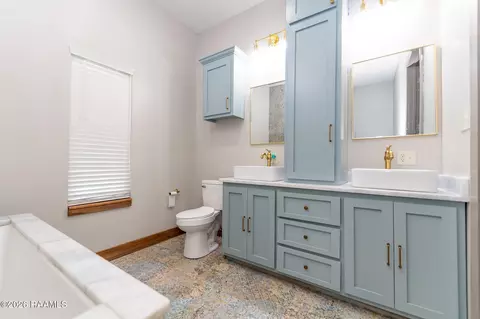 Bath - 4165 Johnson Hwy, Eunice, LA 70535 photo 3 of 5