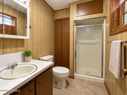 Bath - 1380 Baron Ave, Eunice, LA 70535 photo 1 of 2