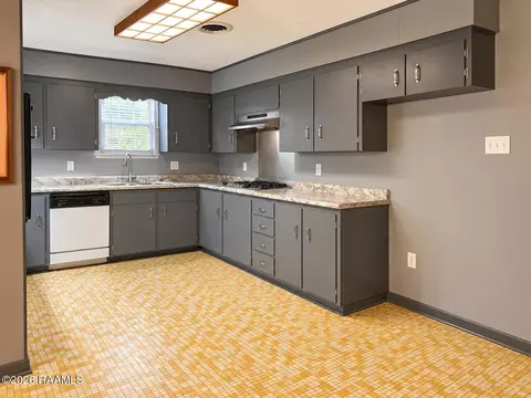 Kitchen - 1380 Baron Ave, Eunice, LA 70535 photo 3 of 4