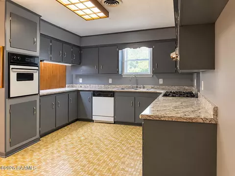 Kitchen - 1380 Baron Ave, Eunice, LA 70535 photo 4 of 4
