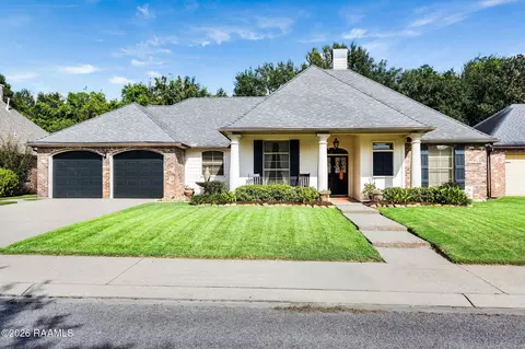 402 Southlake Cir, Youngsville, LA 70592