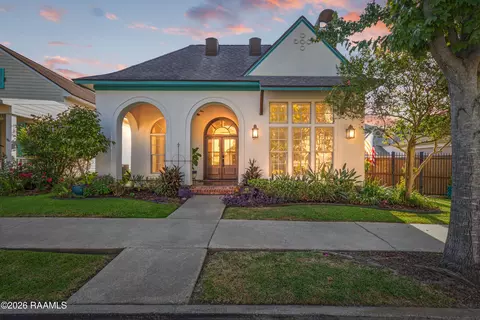 405 Harbor Rd, Youngsville, LA 70592