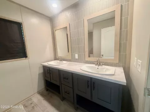 Bath - 126 Bearb Rd, Sunset, LA 70584 photo 3 of 6