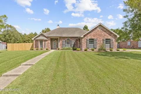 211 Longpointe Rd, Youngsville, LA 70592
