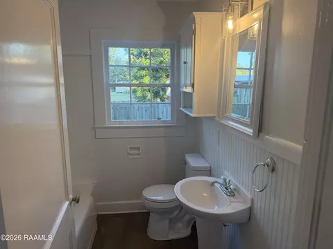 Bath - 109 5th St, Duson, LA 70529 photo 1 of 2