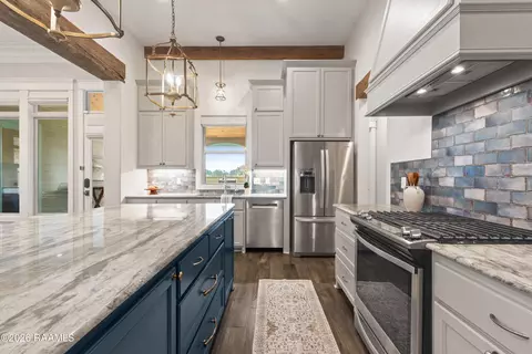 Kitchen - 112 Snapping Ln, Broussard, LA 70518 photo 6 of 7