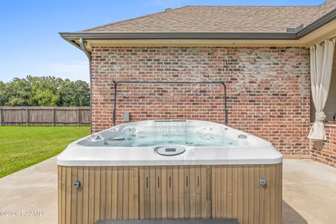 Exterior - 112 Snapping Ln, Broussard, LA 70518 photo 5 of 10